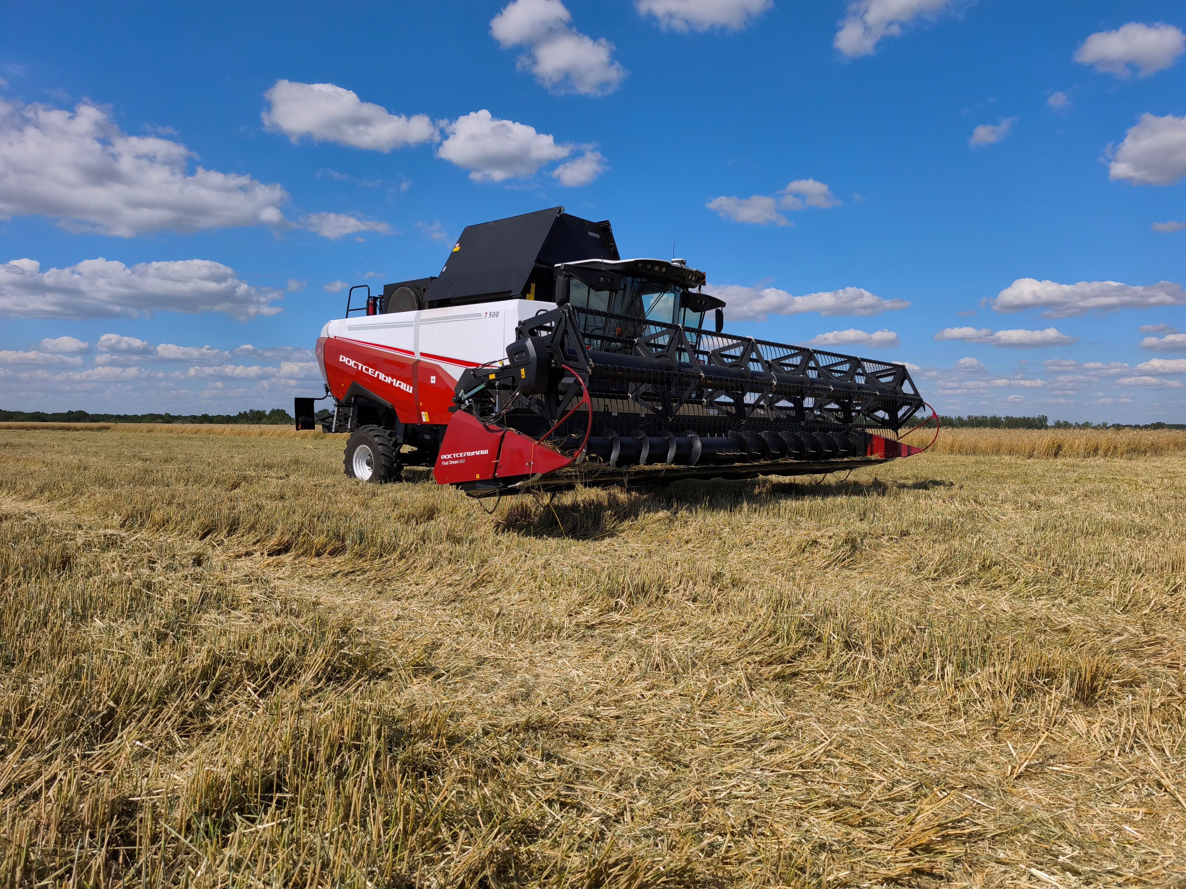 Комбайн Т500 в наличии на выставочной площадке в Хабаровске