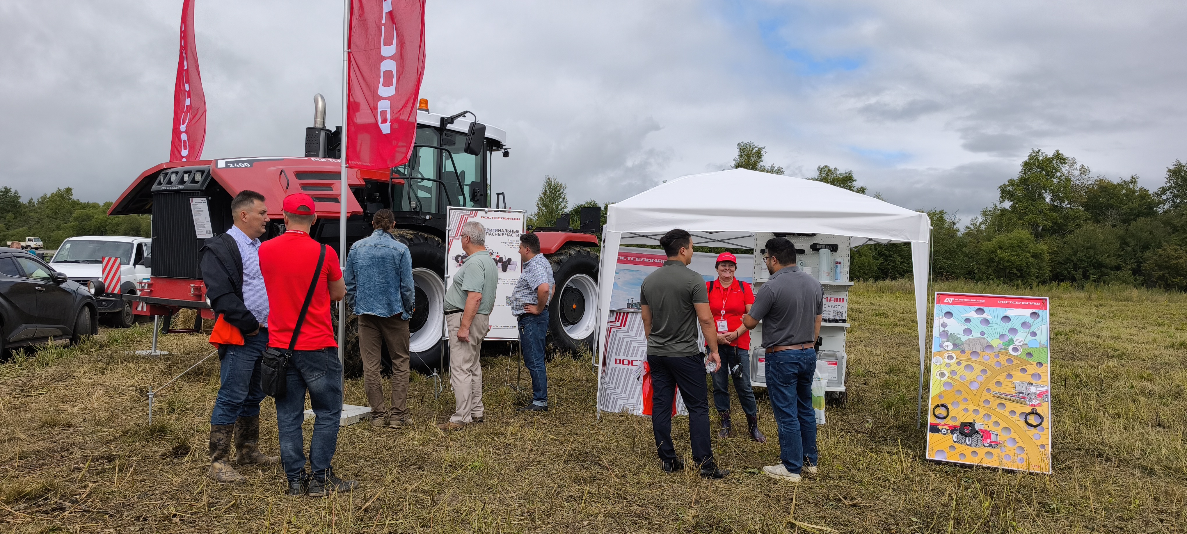 ​Не просто посмотреть, а сесть за руль: аграрии Хабаровского края испытали мощь трактора Ростсельмаш 2400 в полевых условиях в рамках «Дня поля».